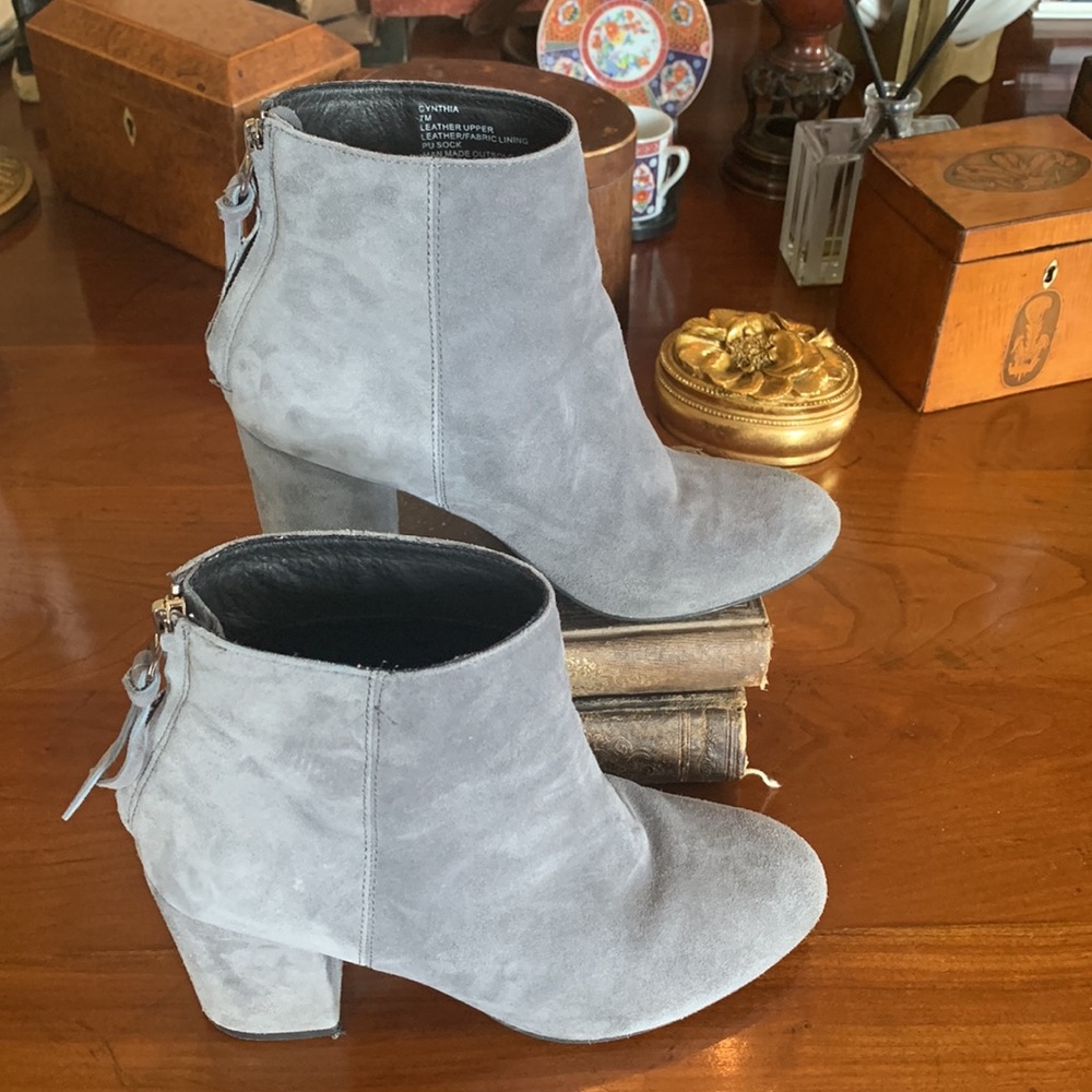 STEVE MADDEN Cynthia Taupe Ankle Booties
